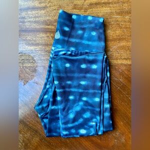 Wanderlust Whale Shark Leggings Size XS